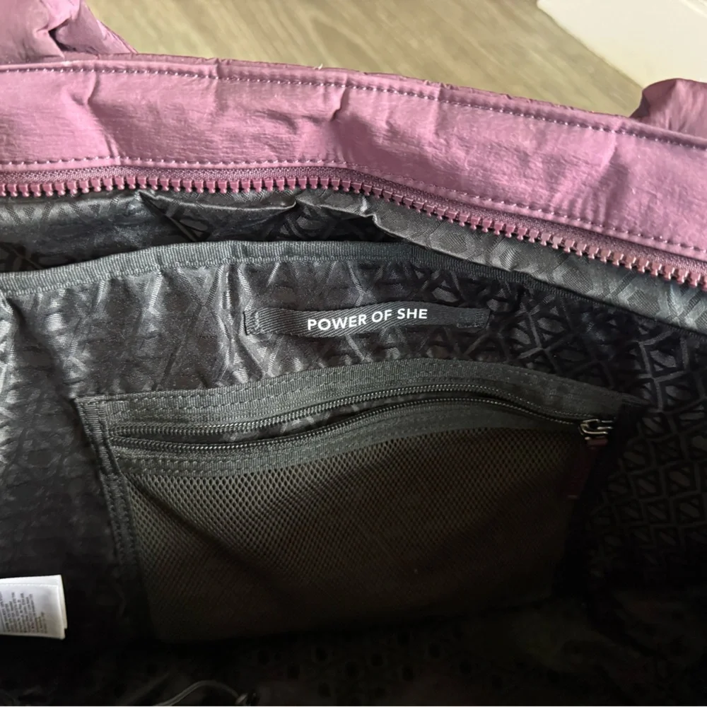Athleta reposhing this